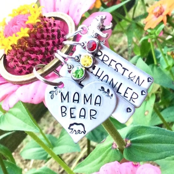 Personalized Mom Keychain - Mothers Day Gift - Mom Gift - Mama Bear Keychain - Picture 3 of 3